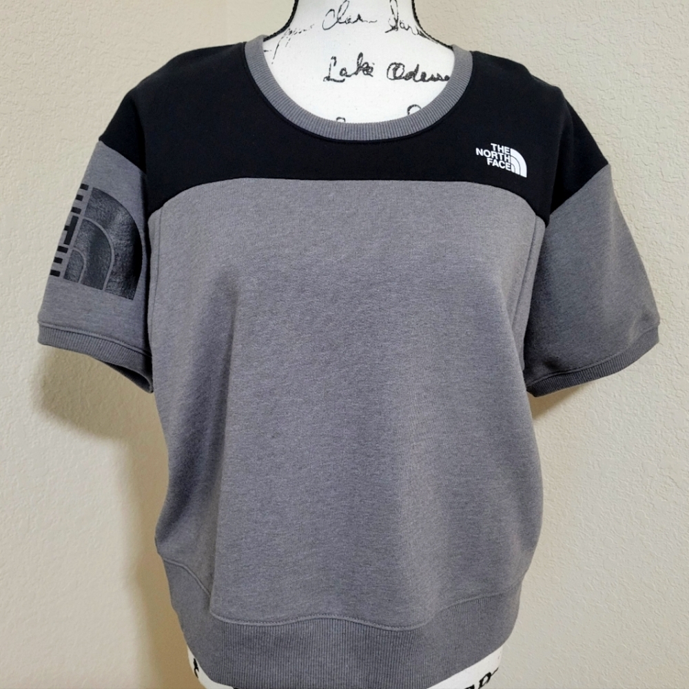 NWT•The North Face Womens short sleeve crewneck sweatshirt w/Logo•Grey/Black•MED